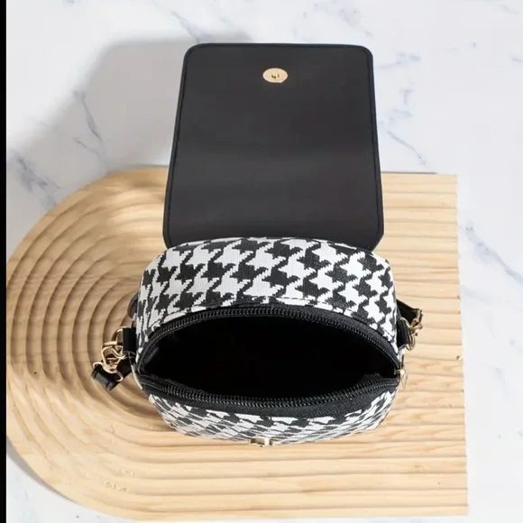 Bag, Stylish Black and White Crossbody - Picture 4 of 5